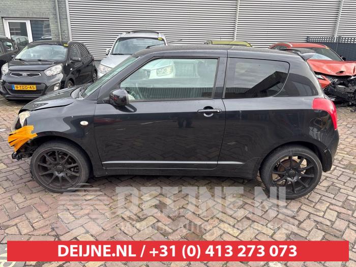 Suzuki Swift Portierruit 2Deurs links O731924