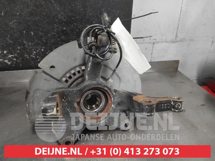 Nissan Juke Fusee links-voor O732317