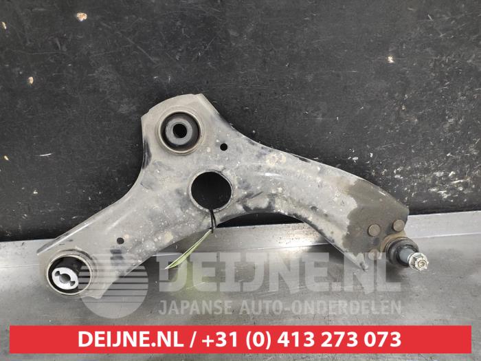 Nissan Juke Draagarm onder links-voor O732319