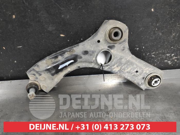 Nissan Juke Draagarm onder rechts-voor O732320