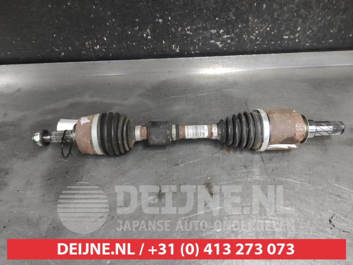 Nissan Juke Aandrijfas links-voor O732361