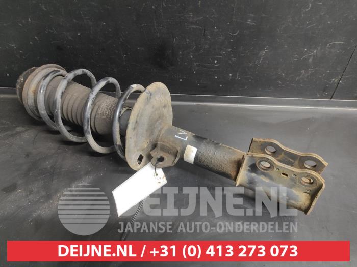 Toyota Yaris Stoßdämpferstrebe links vorne O732544