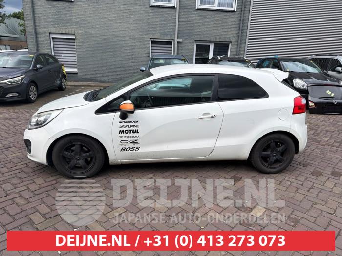 Kia Rio Door window 2-door, left O732602