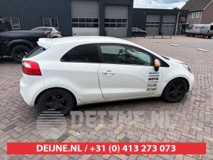 Kia Rio Door 2-door, right O732615 photo 3