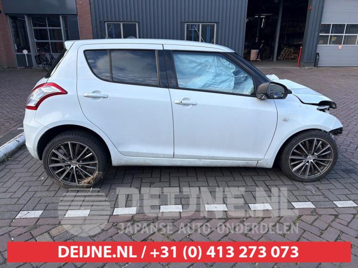 Suzuki Swift Portierruit 4Deurs rechts-voor O732643