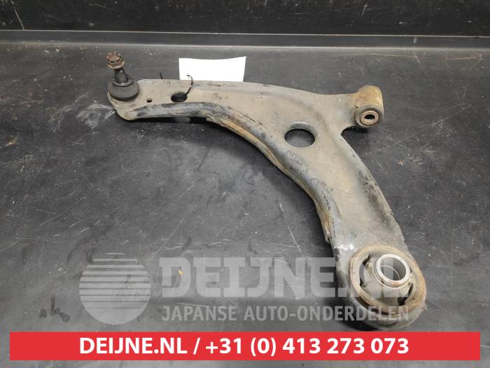Toyota Yaris Draagarm onder links-voor O732846