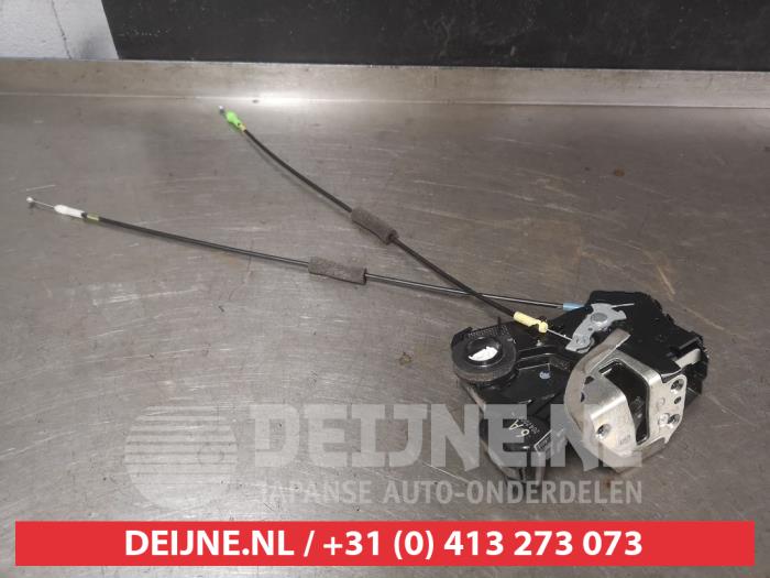 Lexus CT 200h Door lock mechanism 4-door, front left O732869