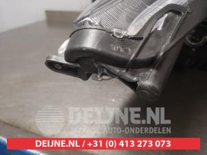 Mazda 2 Hybrid Koplamp links O732986 foto 3