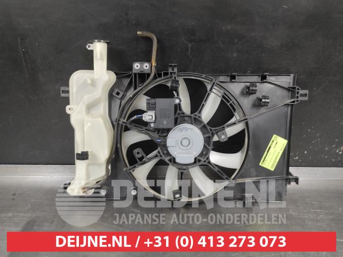 Toyota Yaris Kühlgebläsegehäuse O733250