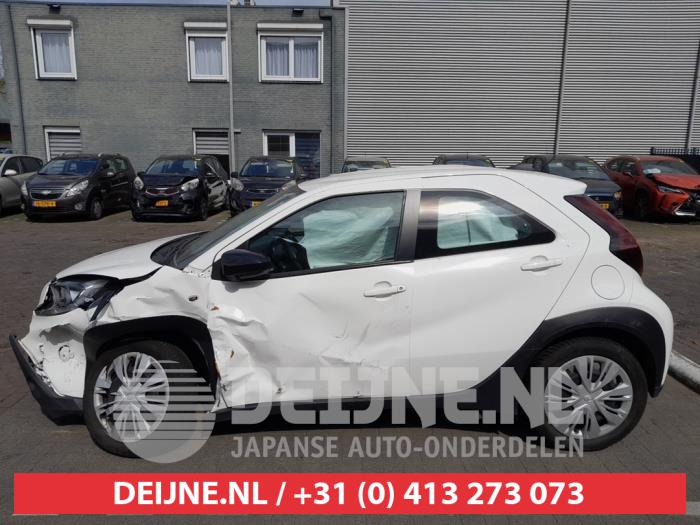 Toyota Aygo X Türscheibe 4-türig links hinten O733354