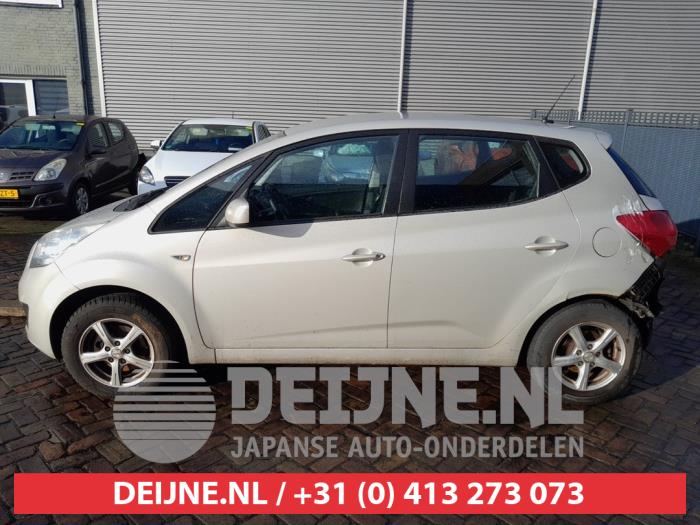 Kia Venga Rear door window 4-door, left O733388