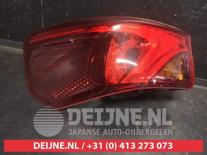 Toyota Avensis Achterlicht links O733453