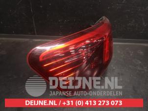 Toyota Avensis Achterlicht links O733453 foto 3