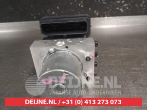 Mazda 2 Hybrid ABS pump O733609 photo 3