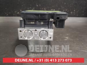 Mazda 2 Hybrid ABS pump O733609 photo 2