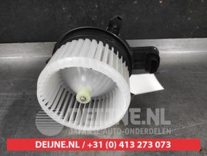 Mazda 2 Hybrid Heating and ventilation fan motor O733632 photo 2