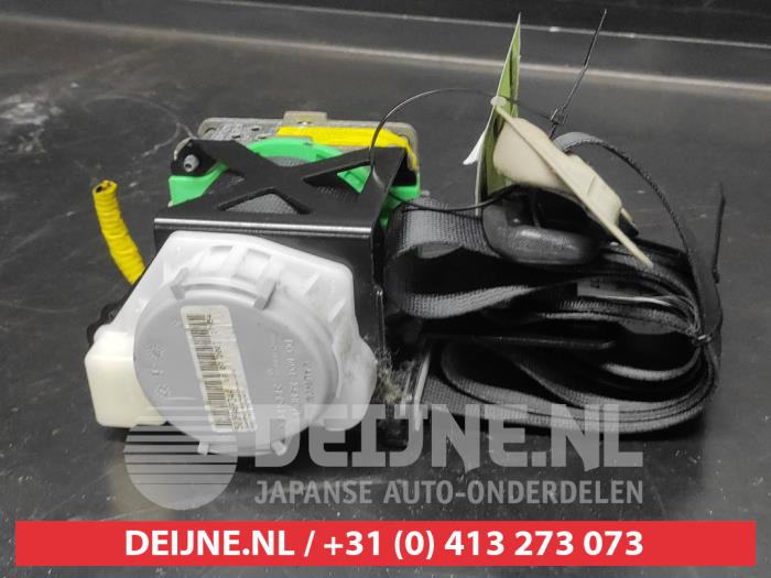 Toyota Auris Front seatbelt, left O733924