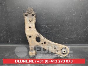 Toyota Auris Front lower wishbone, left O733951 photo 2