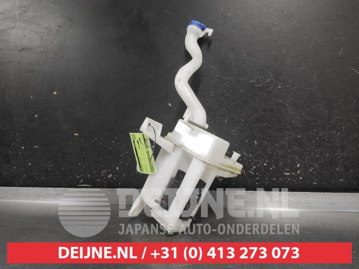 Suzuki Swift Scheibensprühertank vorne O734134