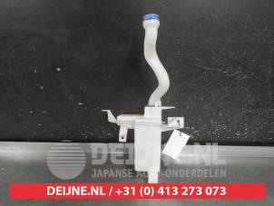 Suzuki Swift Scheibensprühertank vorne O734134 foto 2