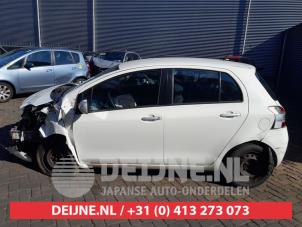 Toyota Yaris Tür 4-türig links vorne O734333 foto 3