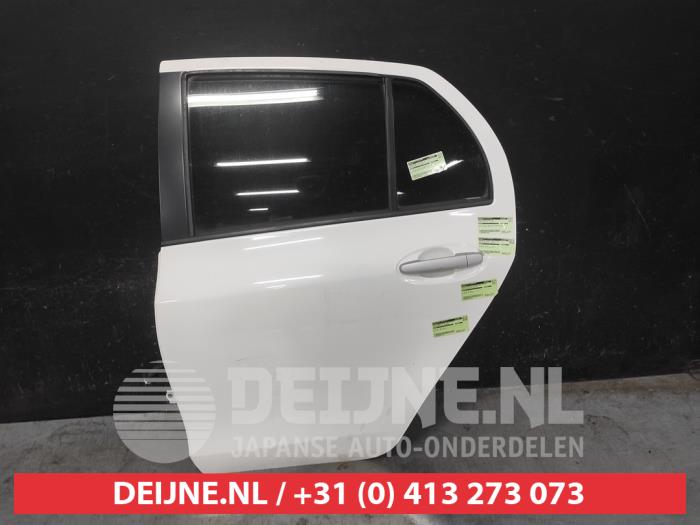 Toyota Yaris Tür 4-türig links hinten O734337