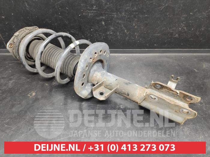 Nissan Qashqai Stoßdämpferstrebe rechts vorne O734689