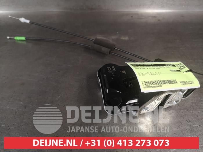 Toyota Rav-4 Front door lock mechanism 4-door, right O734772