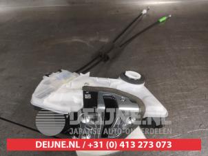 Toyota Rav-4 Front door lock mechanism 4-door, right O734772 photo 2