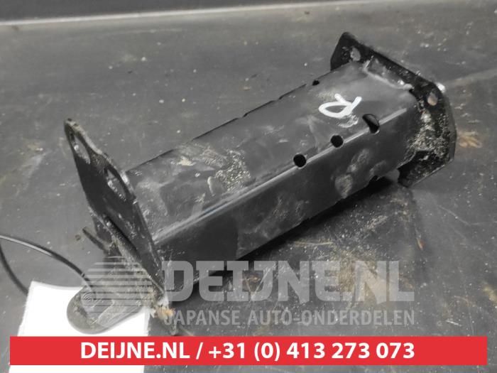 Toyota Yaris Front bumper bracket, right O735043