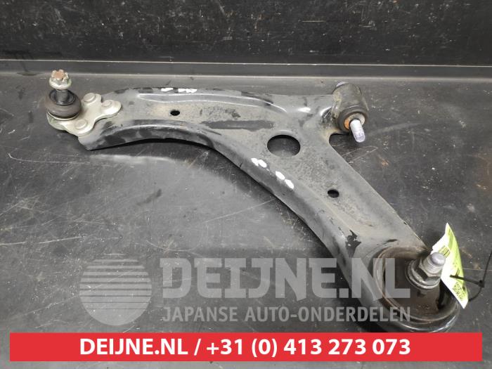 Toyota Yaris Front lower wishbone, left O735054