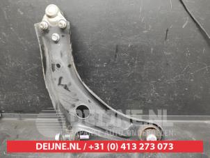Toyota Yaris Querlenker unten links vorne O735054 foto 2