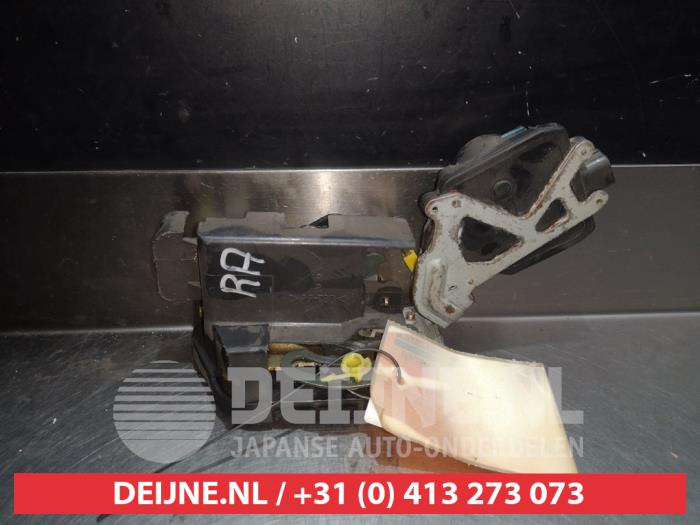 Hyundai Trajet Rear door mechanism 4-door, right O281375