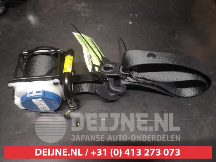 Toyota Aygo X Front seatbelt, left O735195