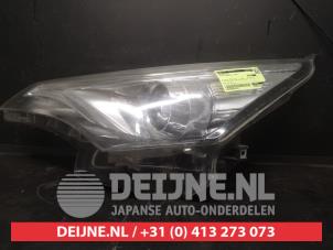 Toyota Avensis Koplamp links O735312 foto 2