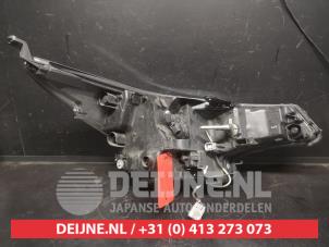 Toyota Avensis Koplamp links O735312 foto 3