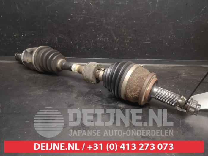 Gebruikte Aandrijfas links-voor Toyota Avensis Wagon (T27) 1.6 16V D-4D Prijs op aanvraag aangeboden door V.Deijne Jap.Auto-onderdelen BV