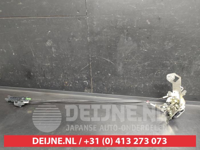 Daihatsu Cuore Door lock mechanism 2-door, right O735529