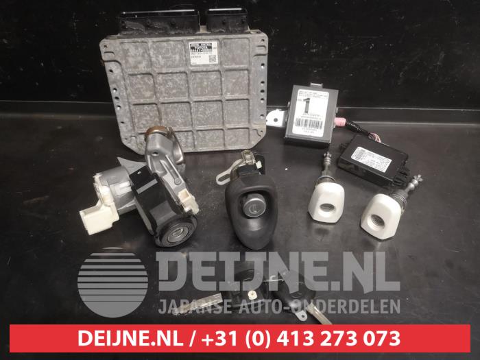 Toyota Yaris Engine management computer O735633