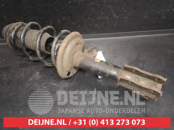 Toyota Yaris Stoßdämpferstrebe rechts vorne O735753