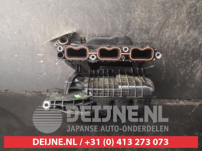 Gebruikte Spruitstuk Inlaat Toyota Yaris Cross (PB1/PJ1) 1.5 12V Hybrid 115 Prijs op aanvraag aangeboden door V.Deijne Jap.Auto-onderdelen BV