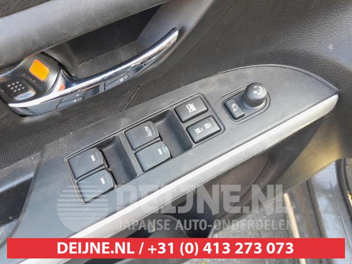 Suzuki SX-4 Multi-functional window switch O736047