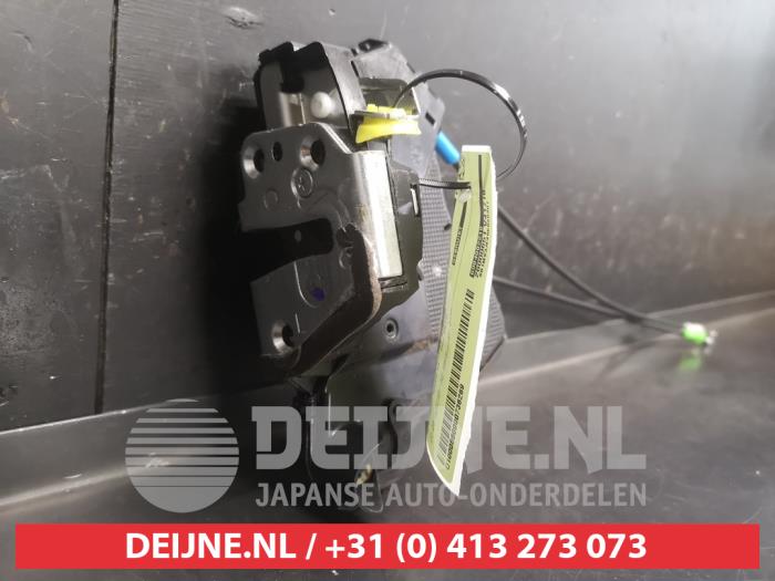 Toyota Auris Türschlossmechanik 4-türig links vorne O736269