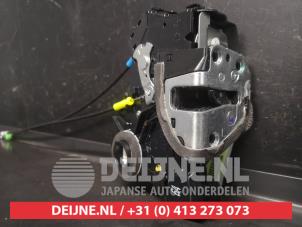Toyota Auris Door lock mechanism 4-door, front left O736269 photo 3