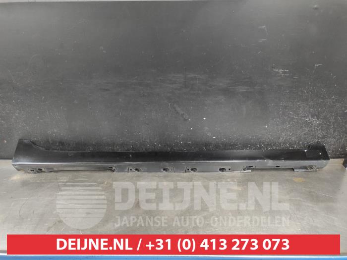 Toyota Prius Side skirt, right O736376