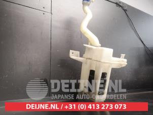 Suzuki Swift Scheibensprühertank vorne O736397 foto 3