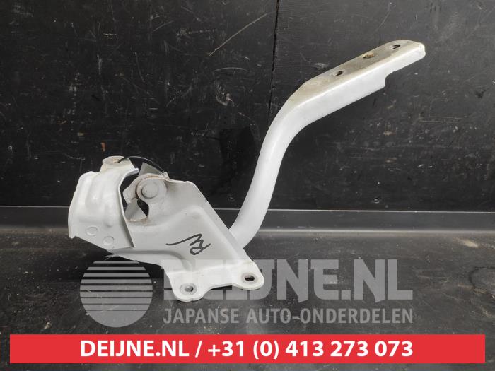 Suzuki Swift Motorkap Scharnier O736592
