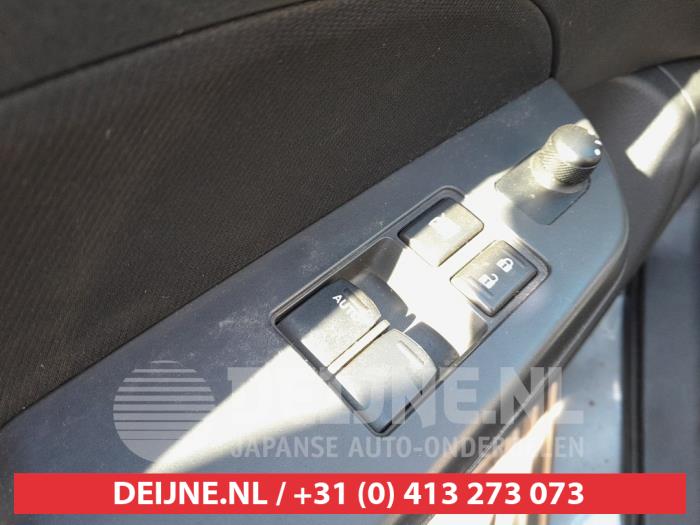 Suzuki Swift Kombischalter Fenster O736679