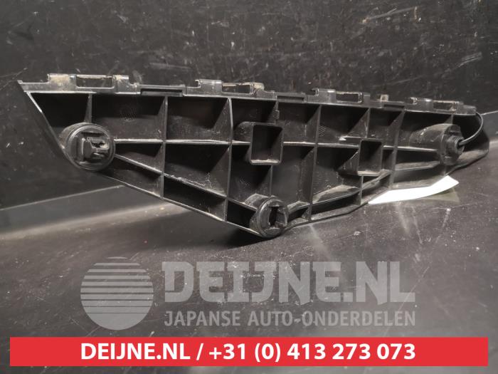 Toyota Avensis Bumpersteun links-voor O736740