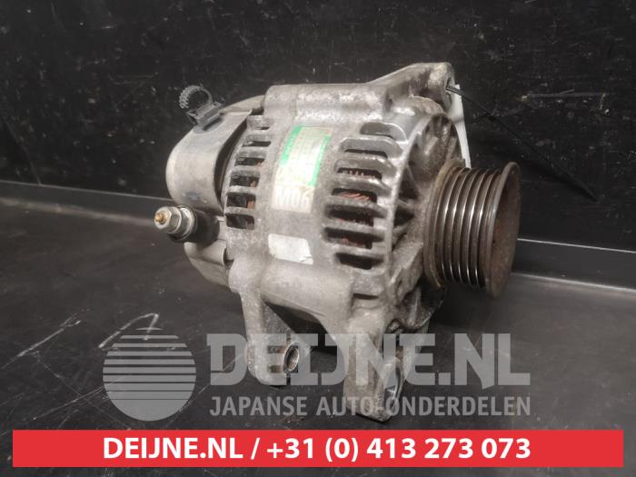 Gebruikte Dynamo Daihatsu Cuore (L251/271/276) 1.0 12V DVVT Prijs op aanvraag aangeboden door V.Deijne Jap.Auto-onderdelen BV